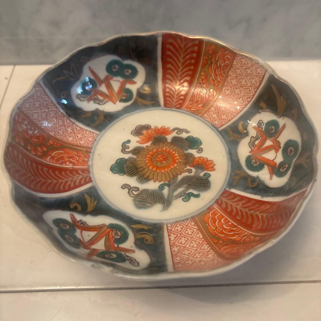 江戸後期　手描きのお花や松、幾何学模様が秀逸で金彩も美しい豪華絢爛な古伊万里