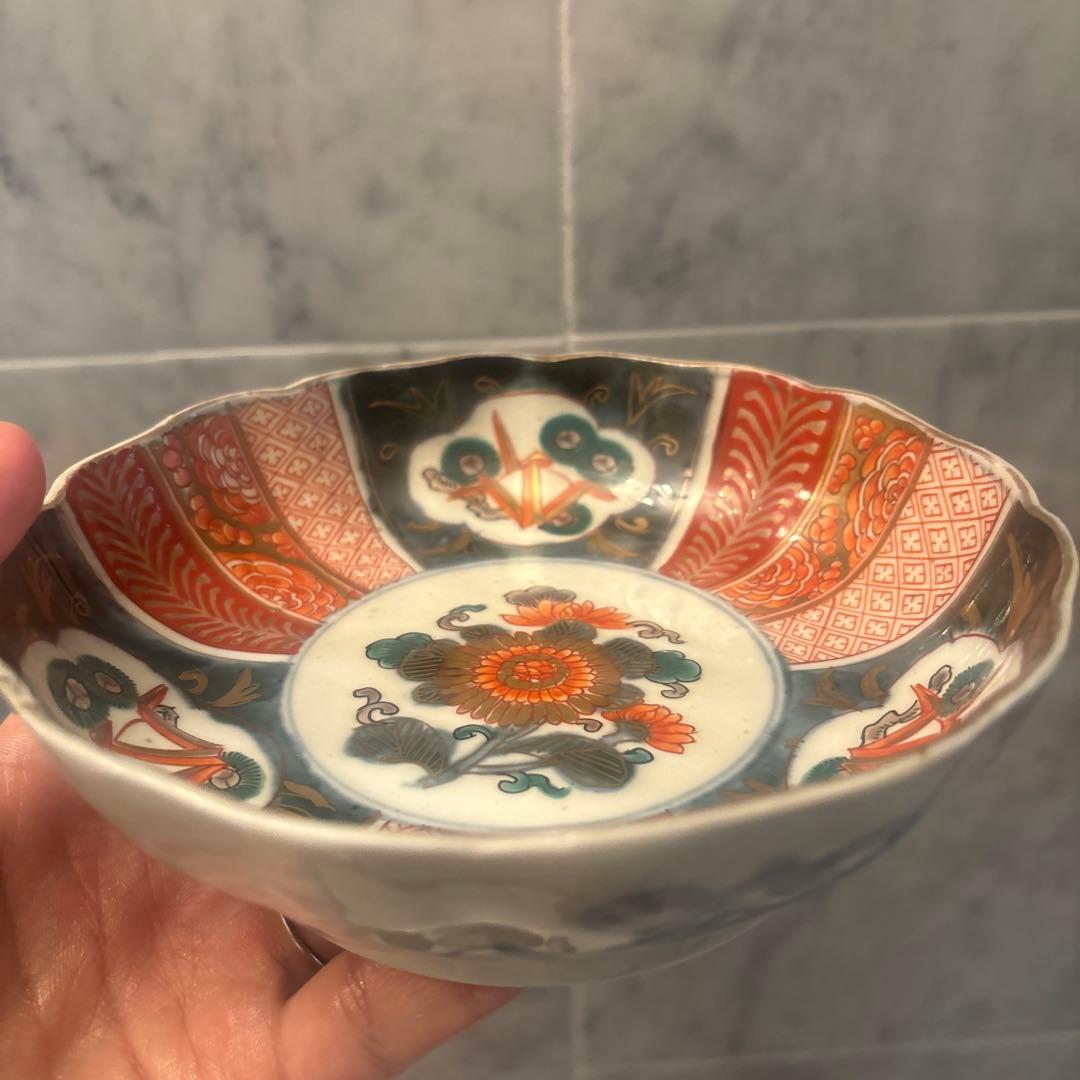 江戸後期　手描きのお花や松、幾何学模様が秀逸で金彩も美しい豪華絢爛な古伊万里