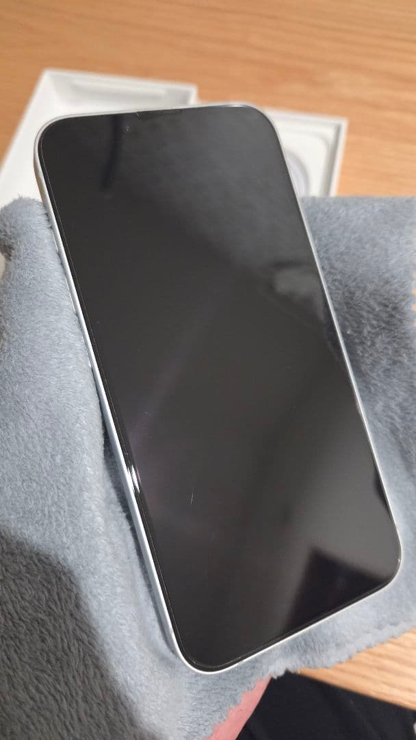 Apple iPhone 16e ホワイト 本体　128GB