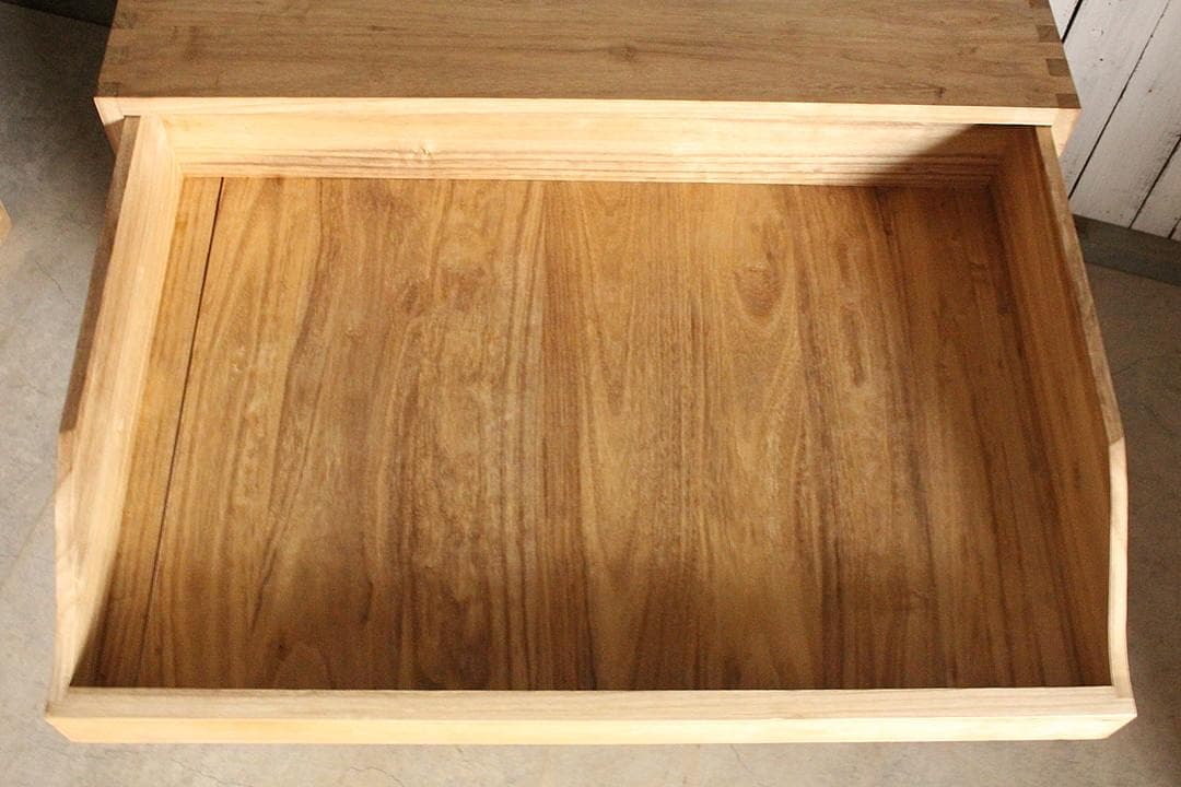 古い木製の引き出し4段　食器棚　キャビネット　古家具　古民家