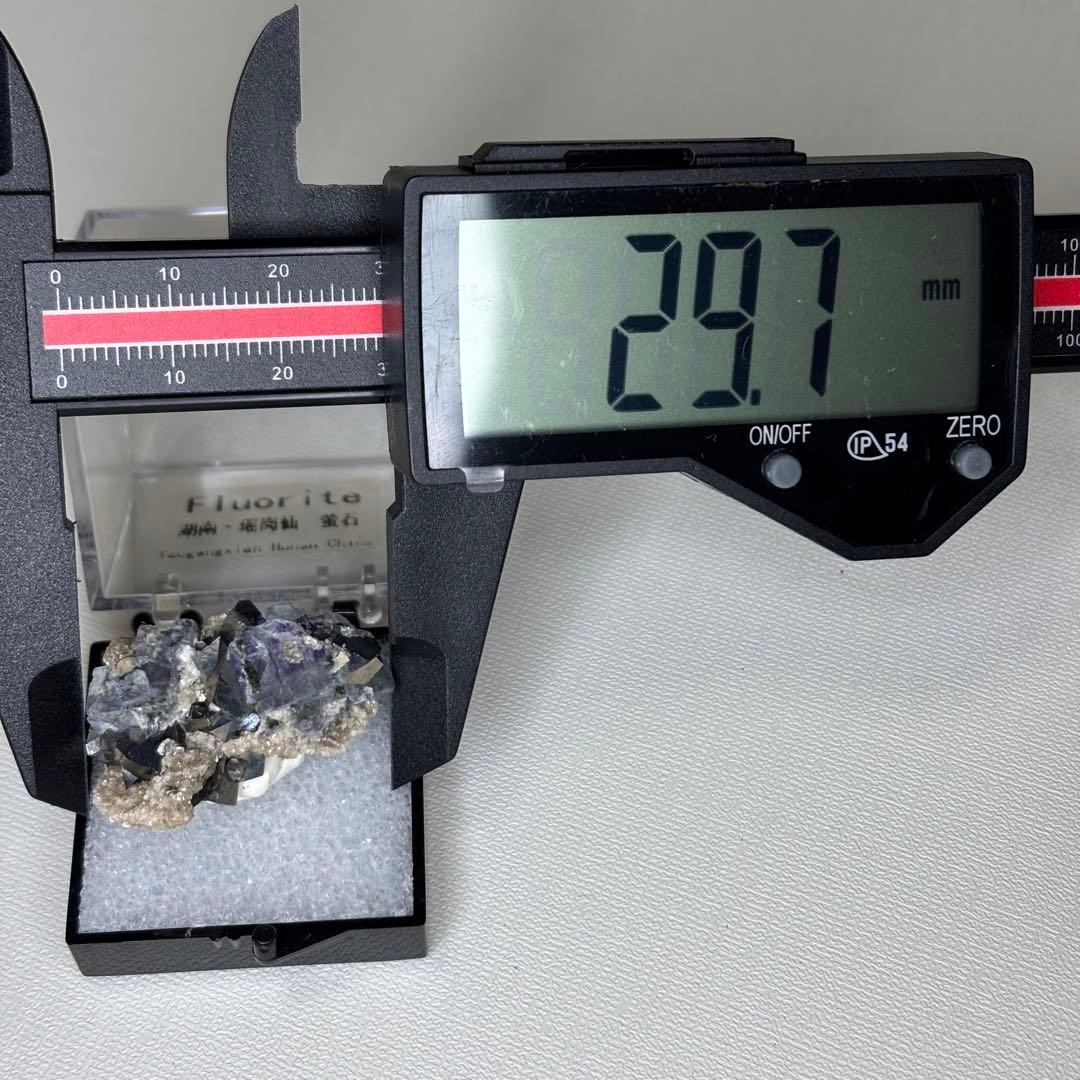 ヤオガンシャン産 フローライト パイライト共生 鉱物標本