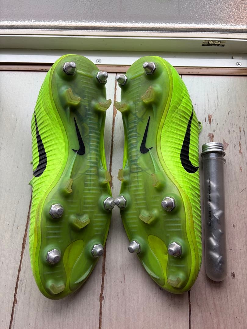 Nike サッカーシューズ スパイク ライムグリーン マーキュリアル　SG