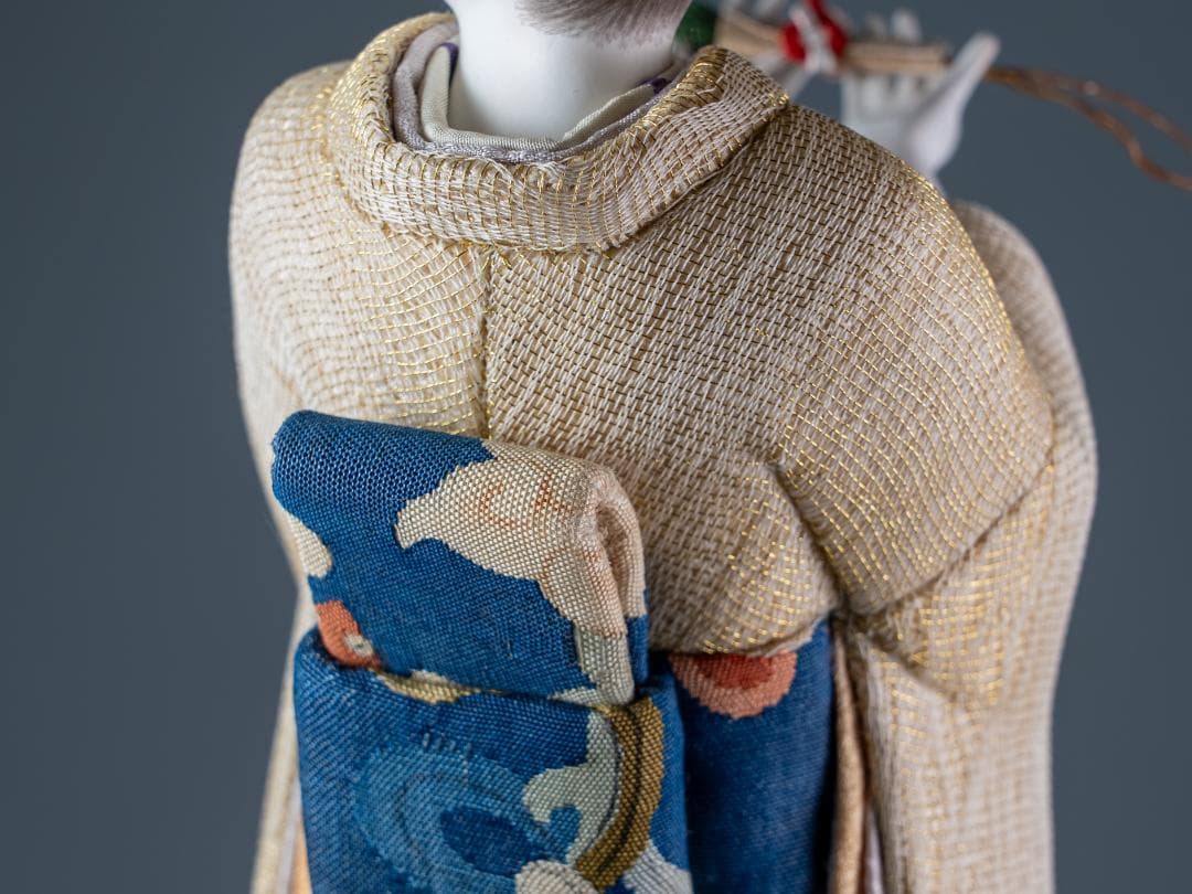 日本工芸会正会員 雨宮弘子作 嵌込人形『佳日』台共箱付 図録掲載品