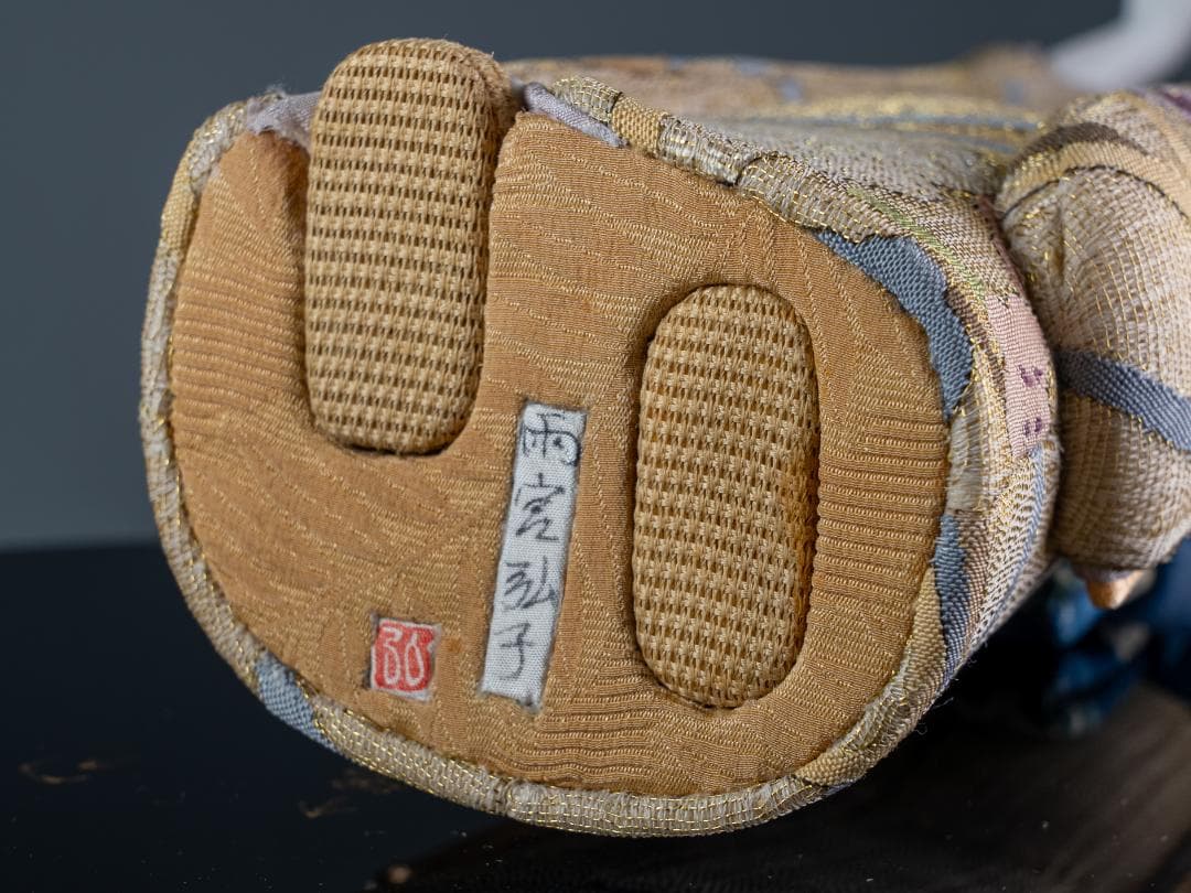 日本工芸会正会員 雨宮弘子作 嵌込人形『佳日』台共箱付 図録掲載品