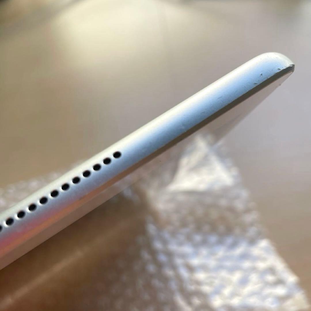 iPad 第5世代　A1823 Cellular シルバー　32GB 美品