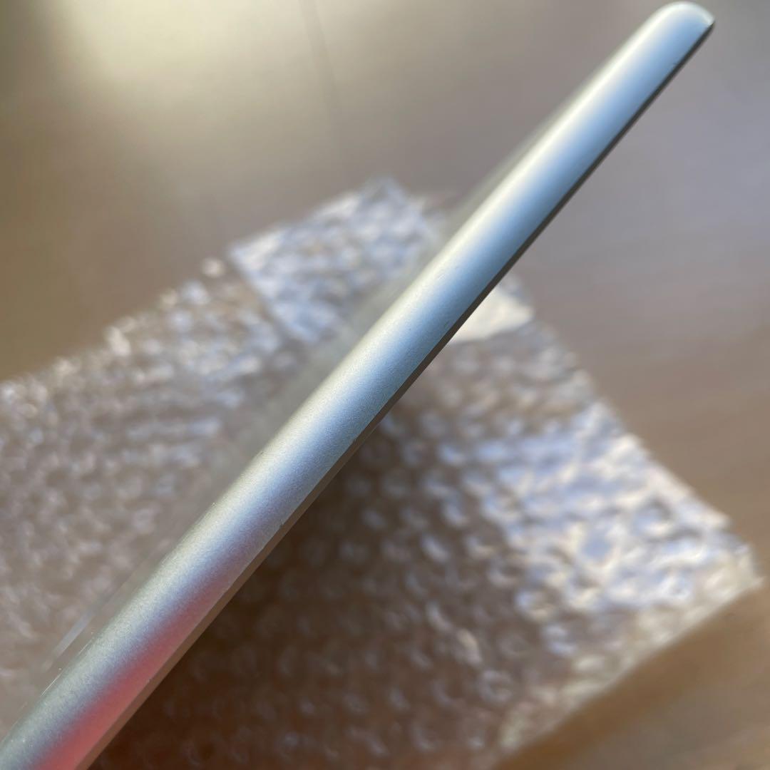 iPad 第5世代　A1823 Cellular シルバー　32GB 美品