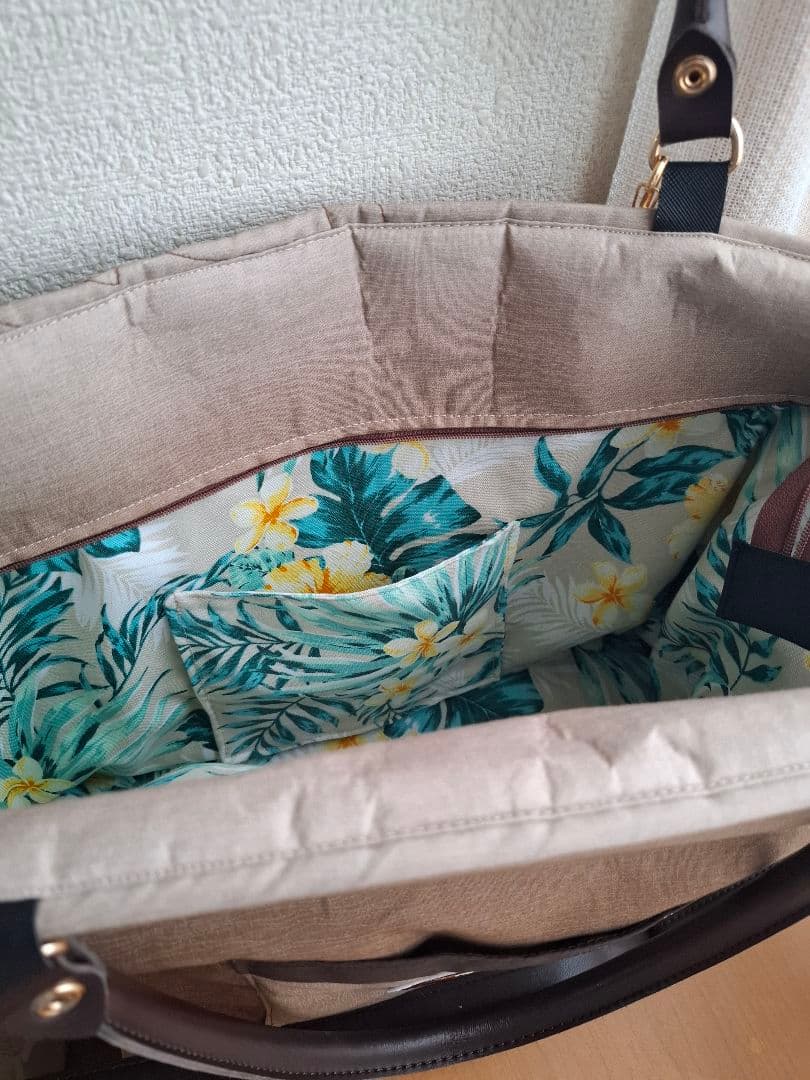 ハワイアンキルト　バッグ　横長　2WAY ファスナーバッグ　革タグチャーム付