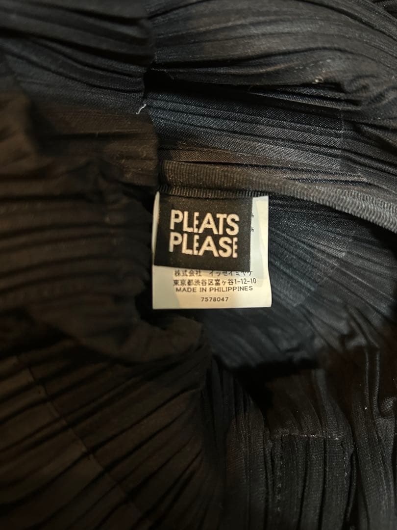 プリーツプリーズ　トートバッグ　ショルダーバッグ　ブラック
