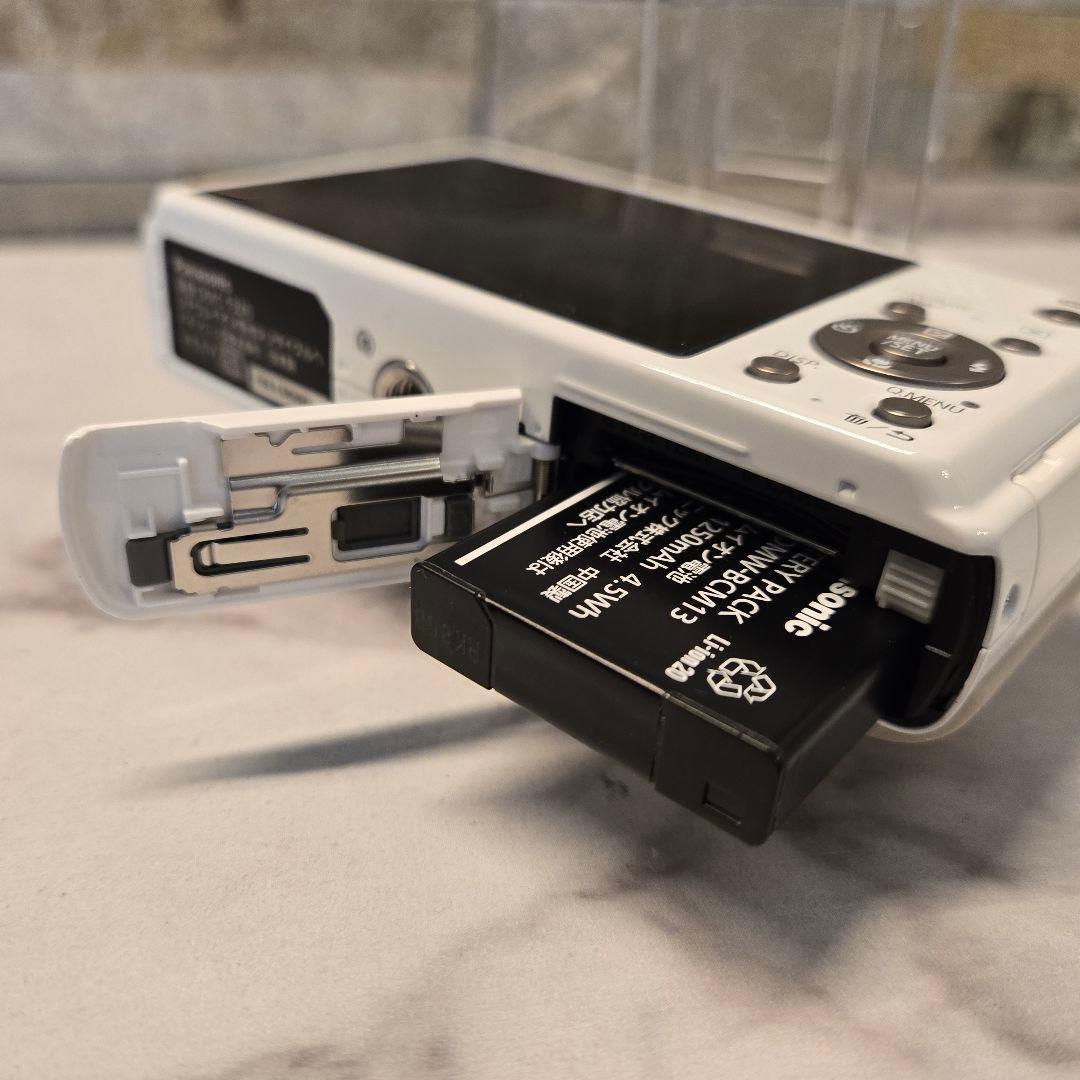 美品　パナソニック LUMIX DMC-TZ40　デジカメ　ルミックス　白