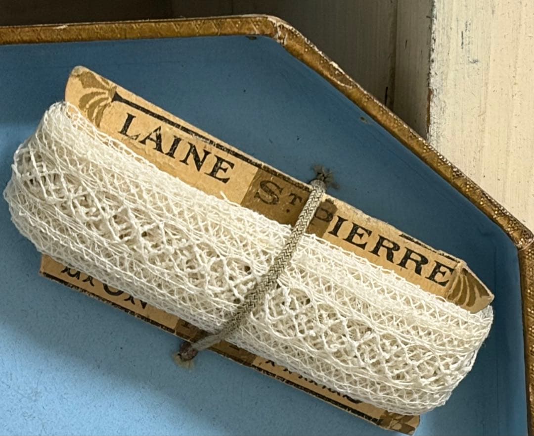 フランスアンティーク ソーイングセット 紙箱 レース 糸巻き レース ボタン