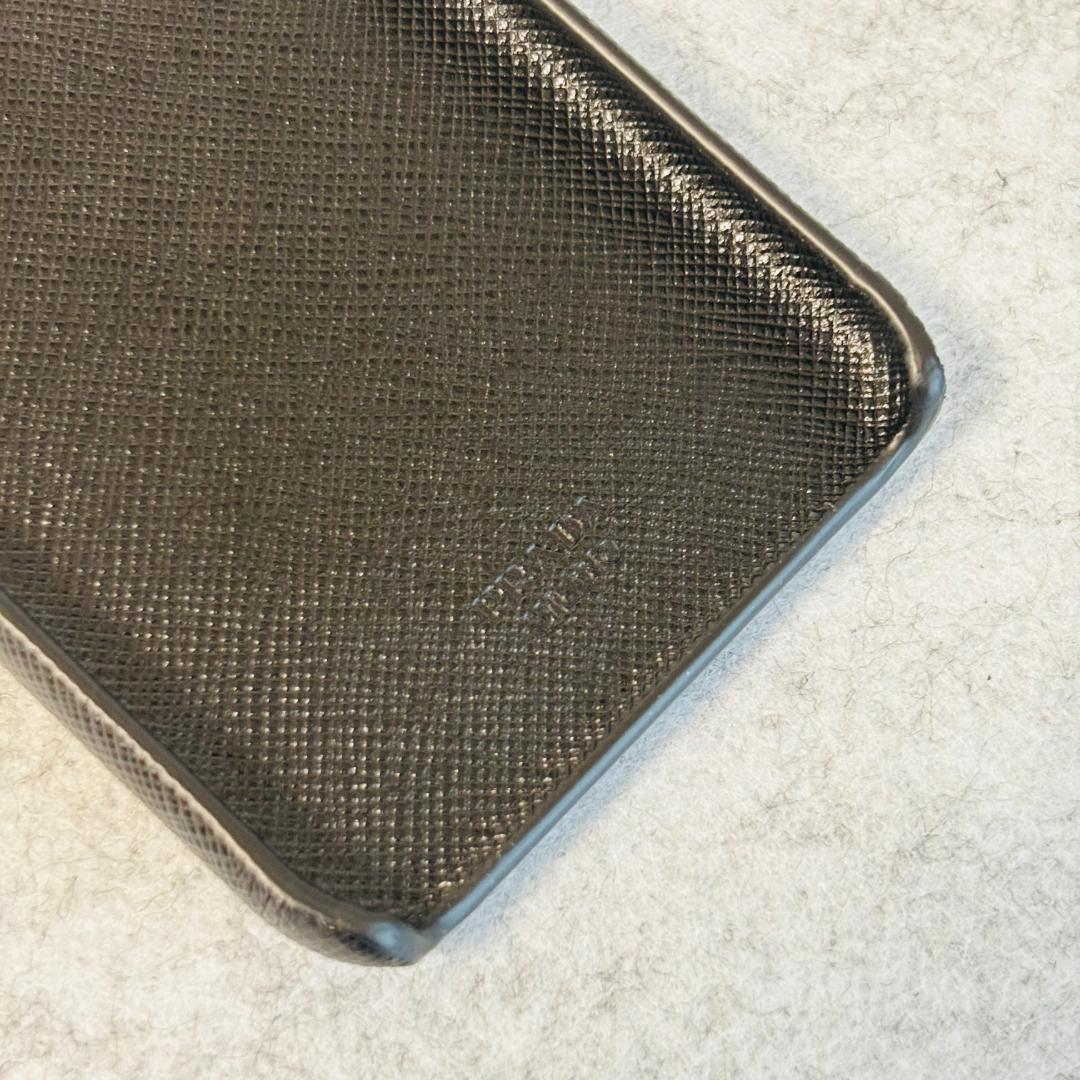 プラダ　iPhoneケース サフィアーノレザー スマホリング　黒　PRADA