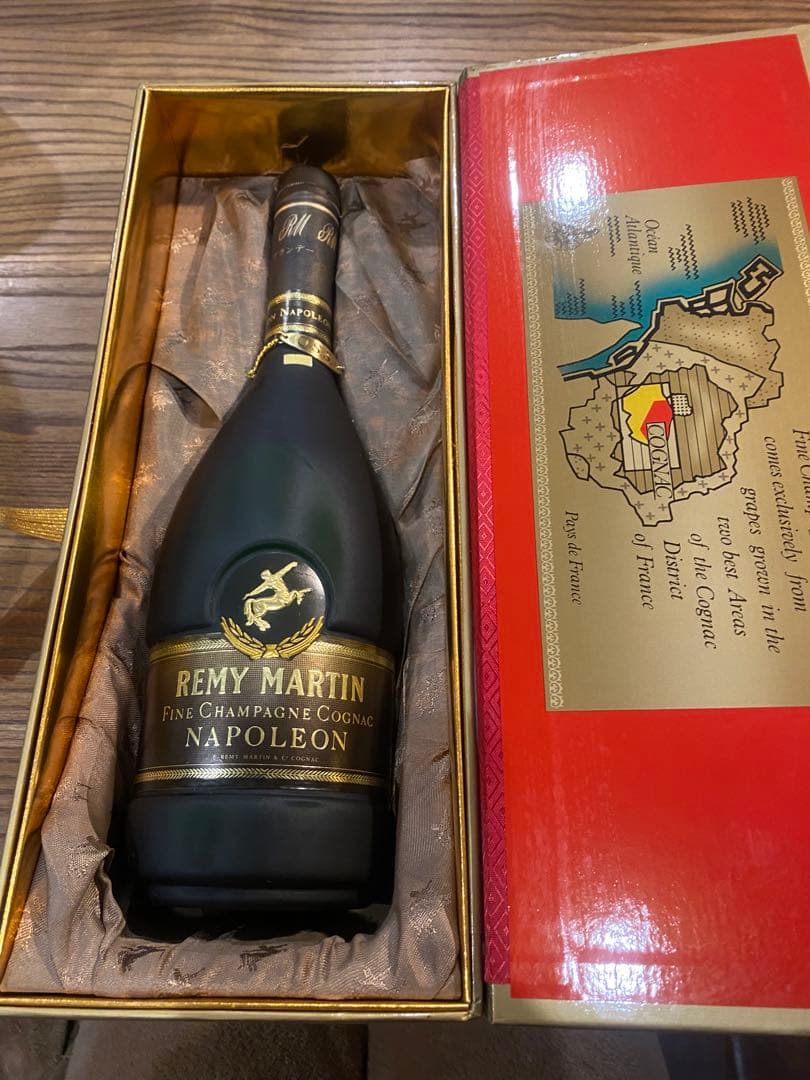 REMY MARTIN NAPOLEON コニャック 750ml ギフトボックス