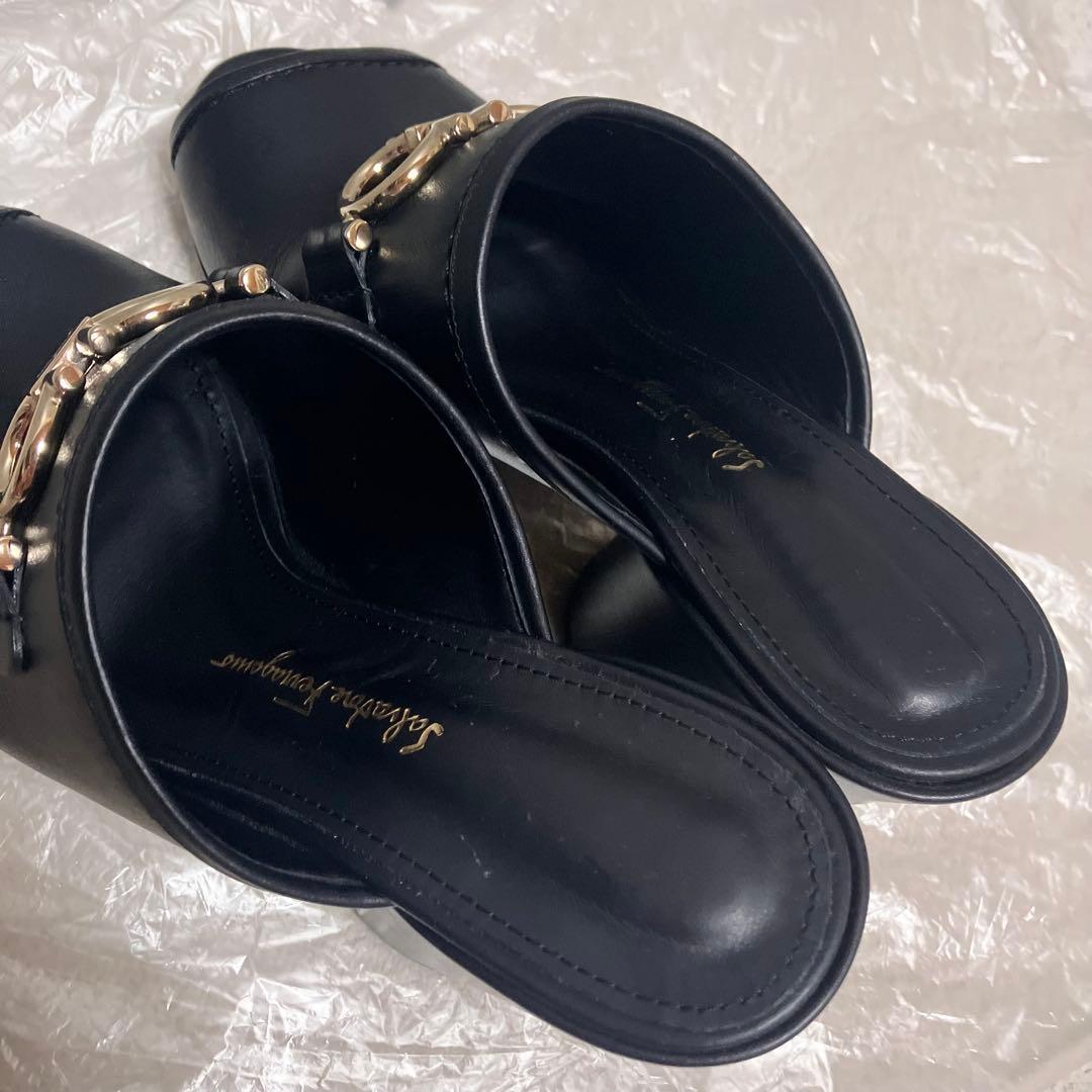 超希少　未使用級　サルヴァトーレフェラガモ　ミュールサンダル　ガンチーニ　レザー