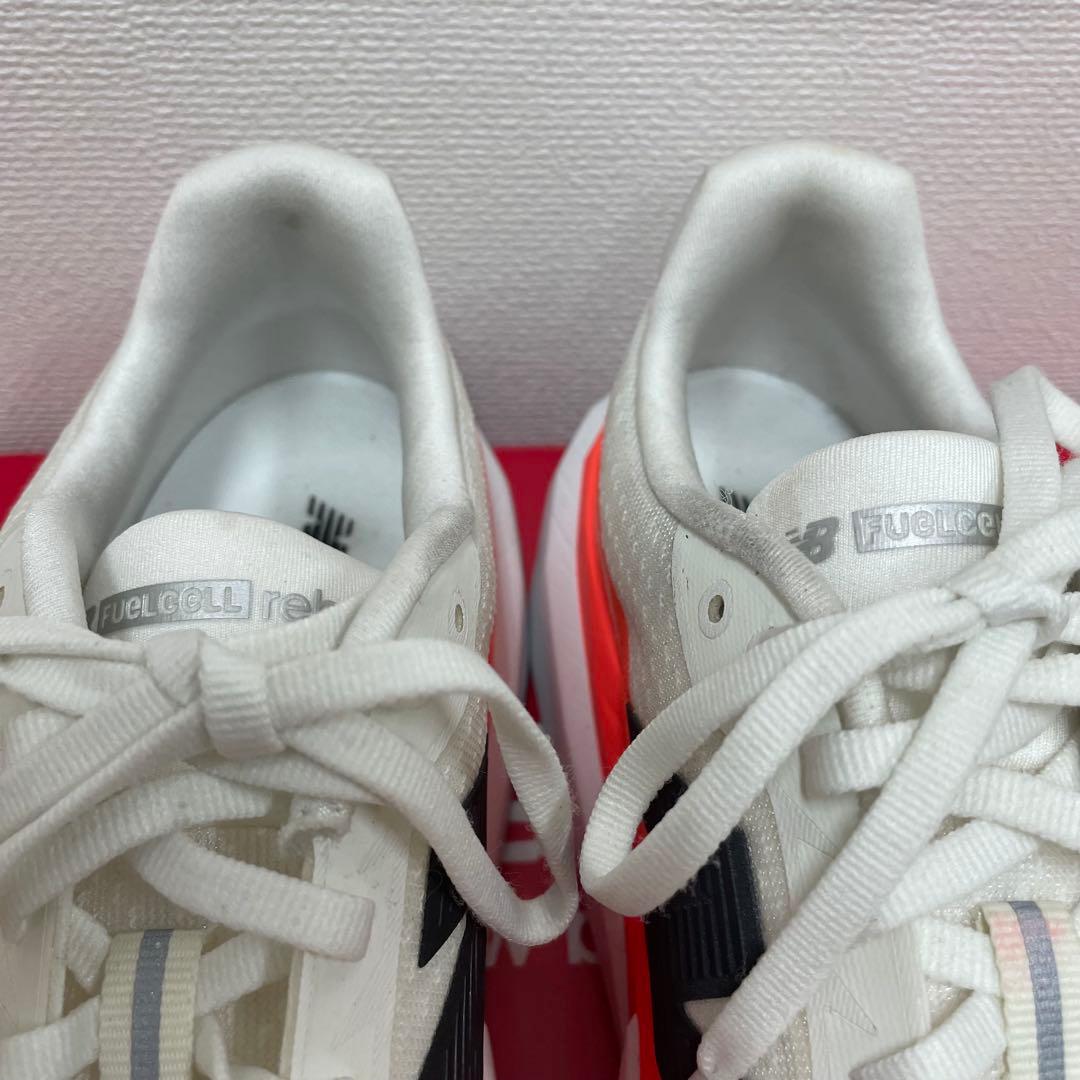 美品　ニューバランス　FuelCell Rebel V5 26センチ