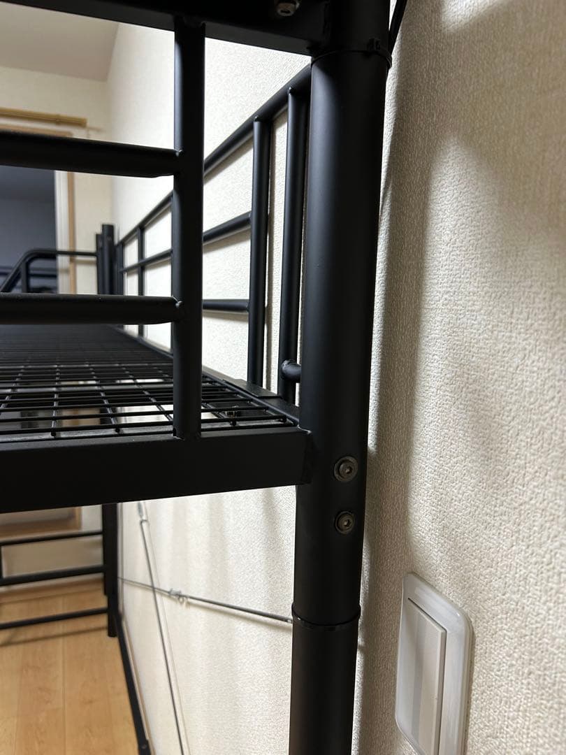【おさる】黒のスチール製ロフトベッド／デスク下収納・はしご階段付き