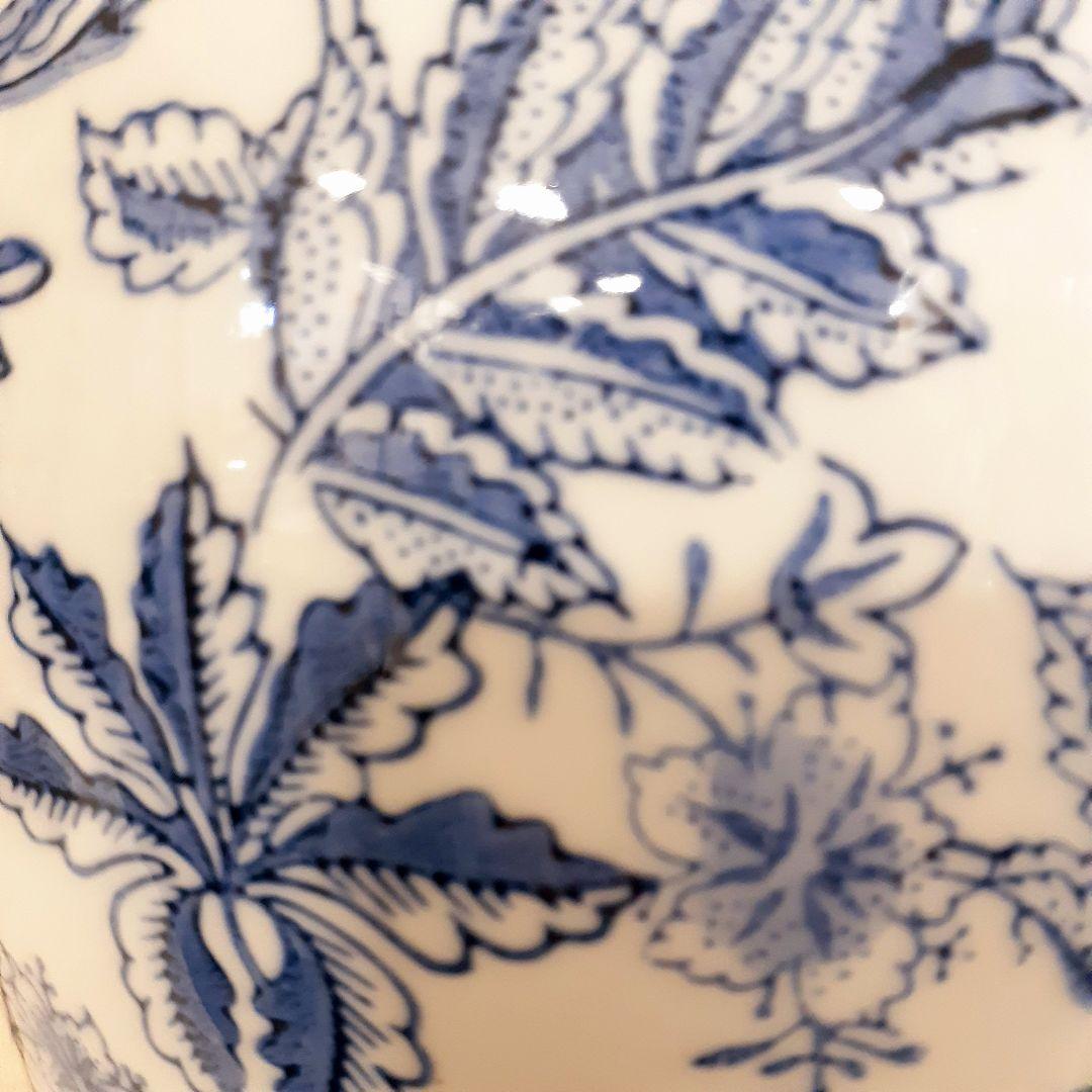 輸入雑貨　シノワズリ　『青白陶器蓋付大壷』　ハンドメイド　陶器　花柄