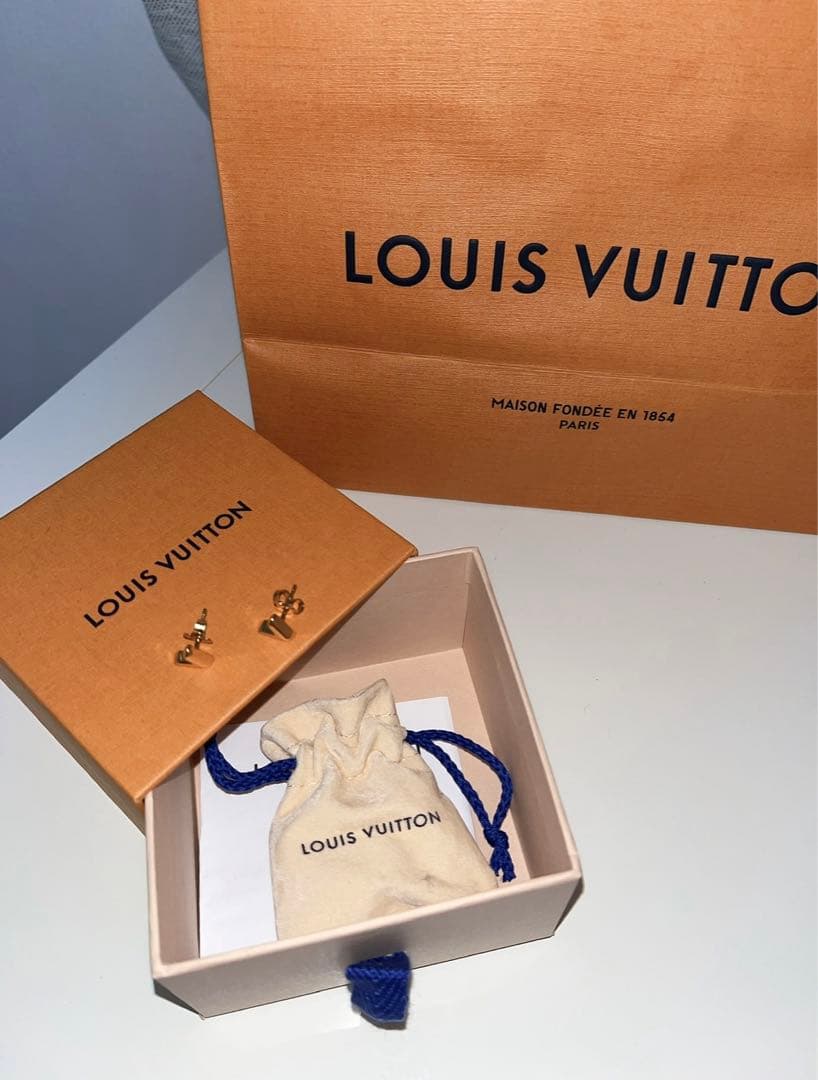 ルイヴィトン ピアス・エッセンシャルV