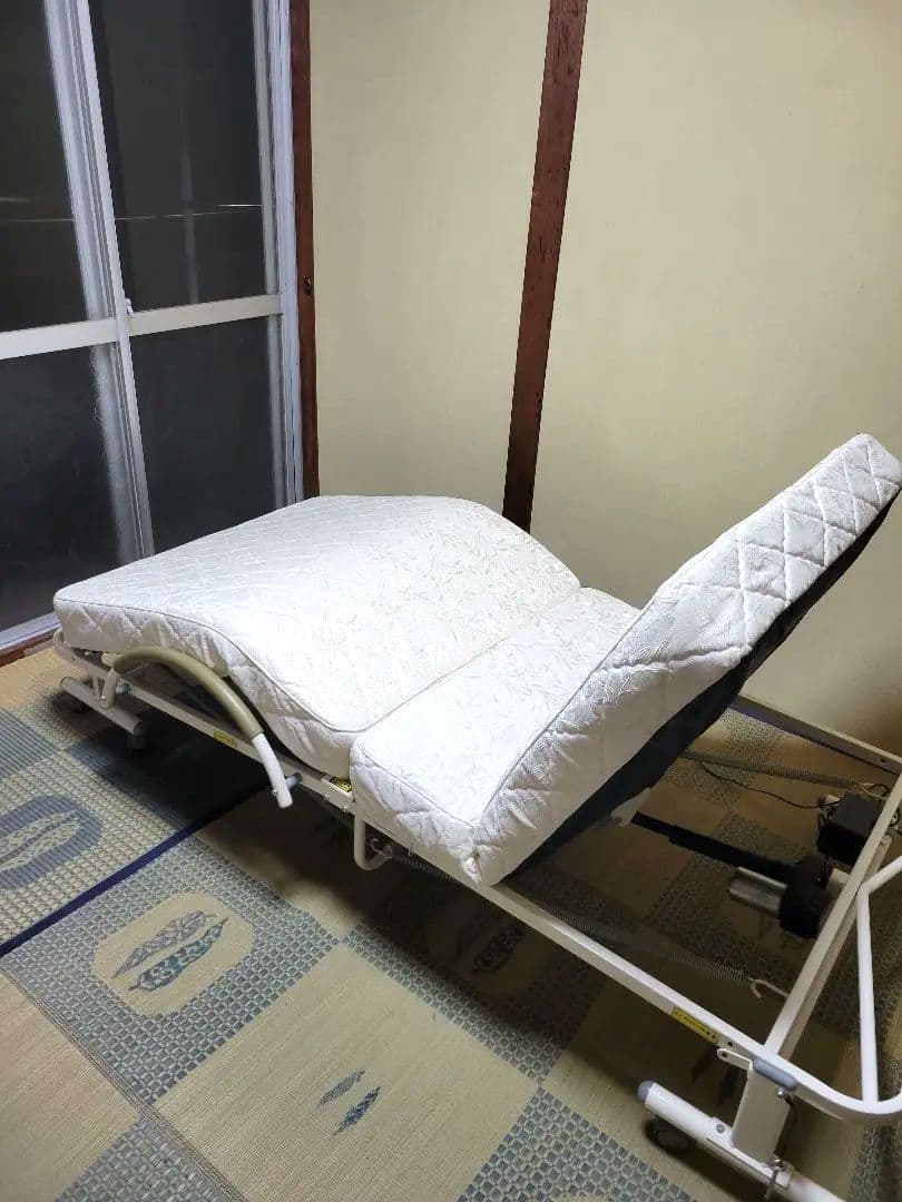 折りたたみ電動ベッド / シングルサイズ / ホワイト