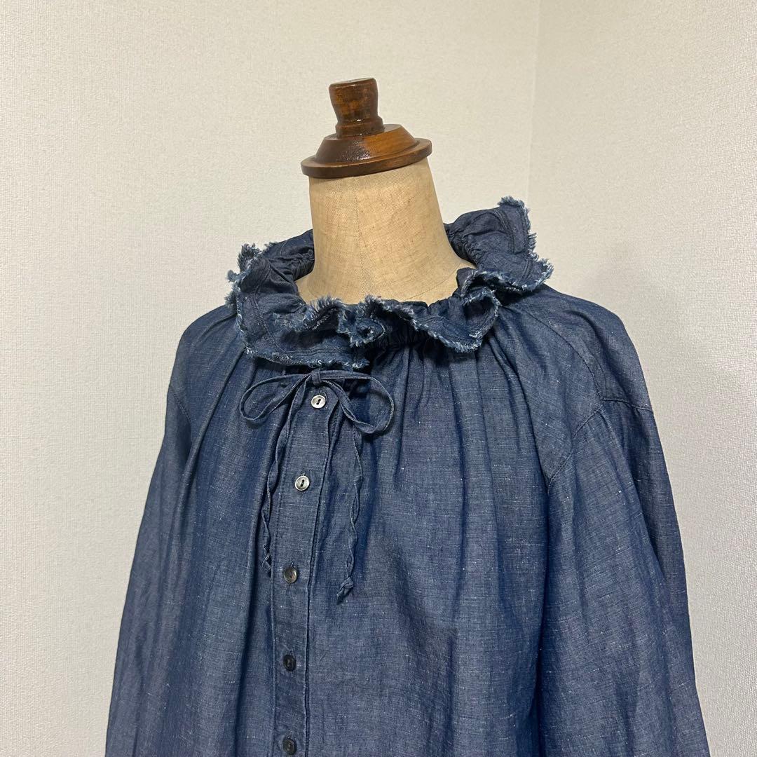 ネストローブ　コットンリネンダンガリーフリルシャツ