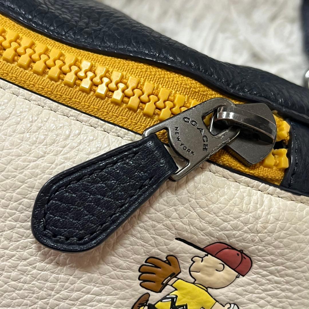 極美品✨限定品✨コーチ　ボディバッグ　スヌーピー　コラボ　レザー　ホワイト