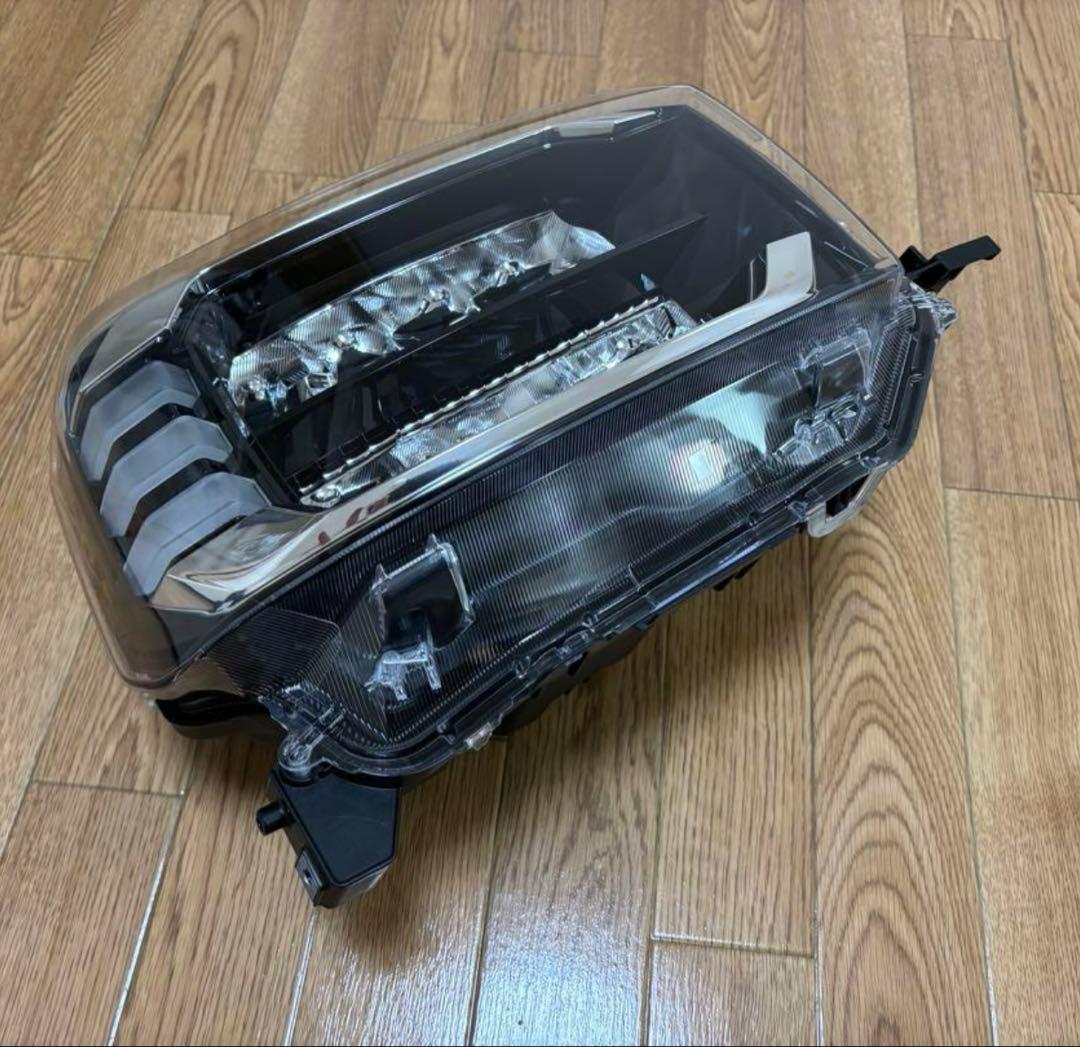 DAIHATSU TAFT 純正グリル、ヘッドライト