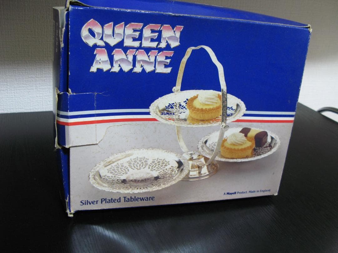 英国 エンボスと透かしのケーキスタンド シルバープレート Queen Anne