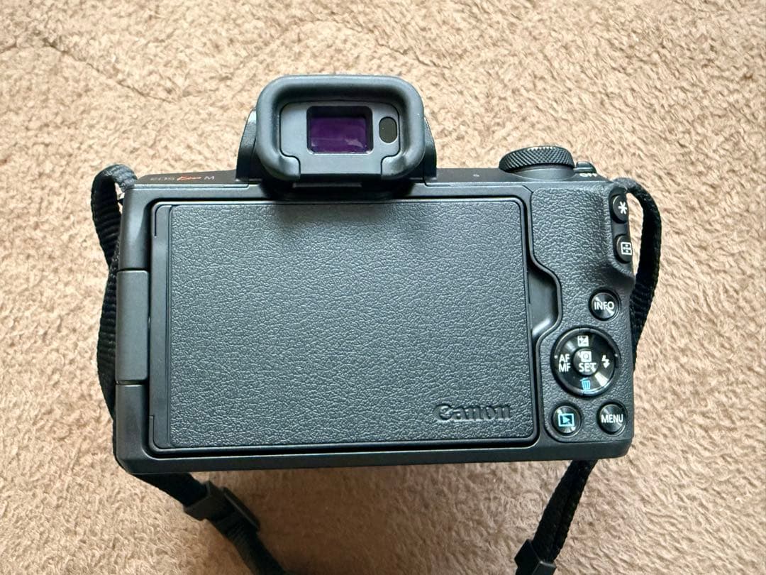 Canon EOS Kiss M ダブルズームキット