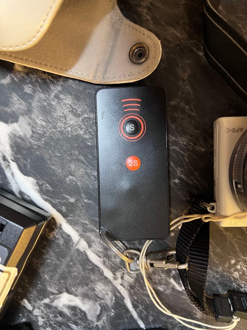 SONY NEX-5Rホワイト 一眼レフカメラ　バッテリー×4　自撮りスイッチ等