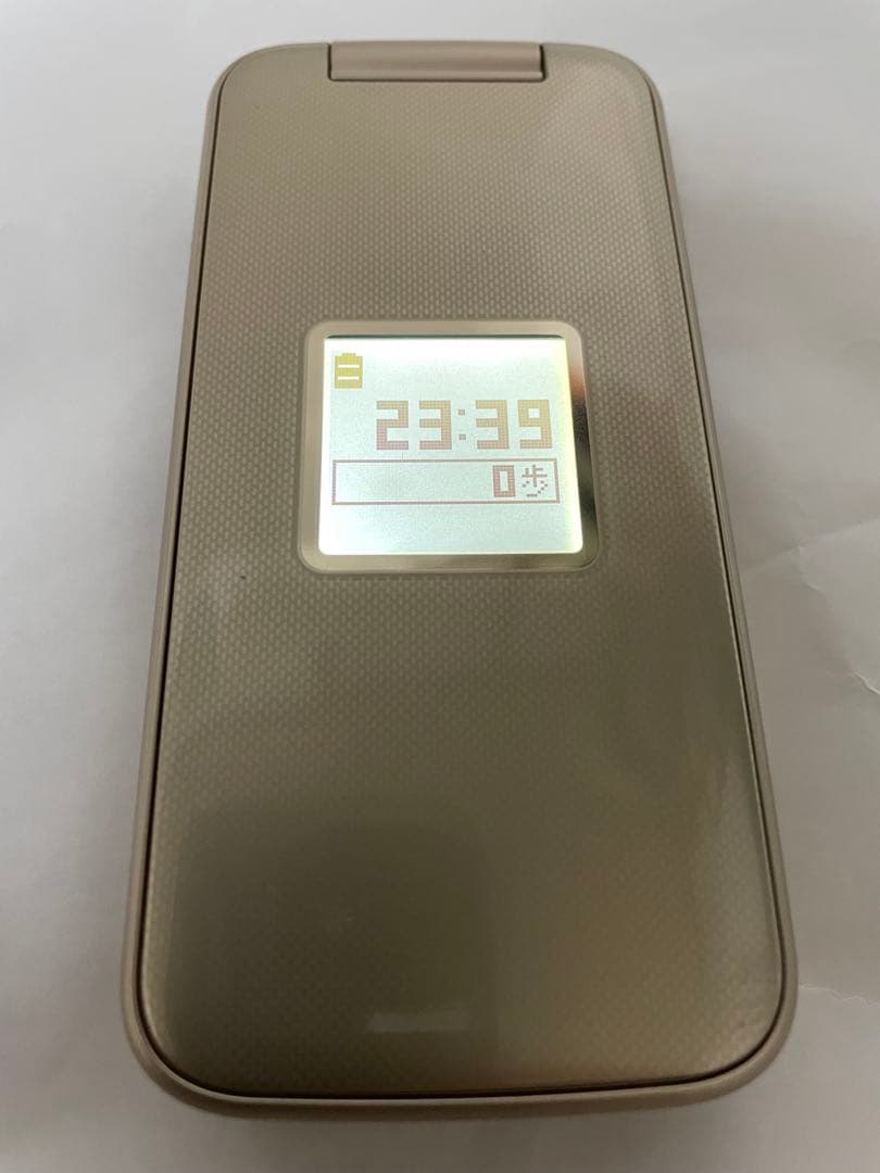 美品　docomo f-02j 折りたたみ式　らくらくホン　ゴールド ドコモ