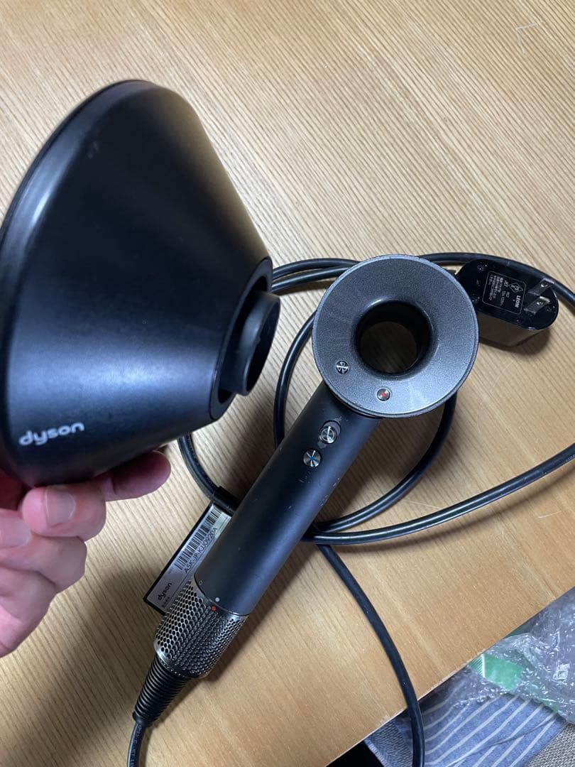 Dyson ドライヤー　ブラック