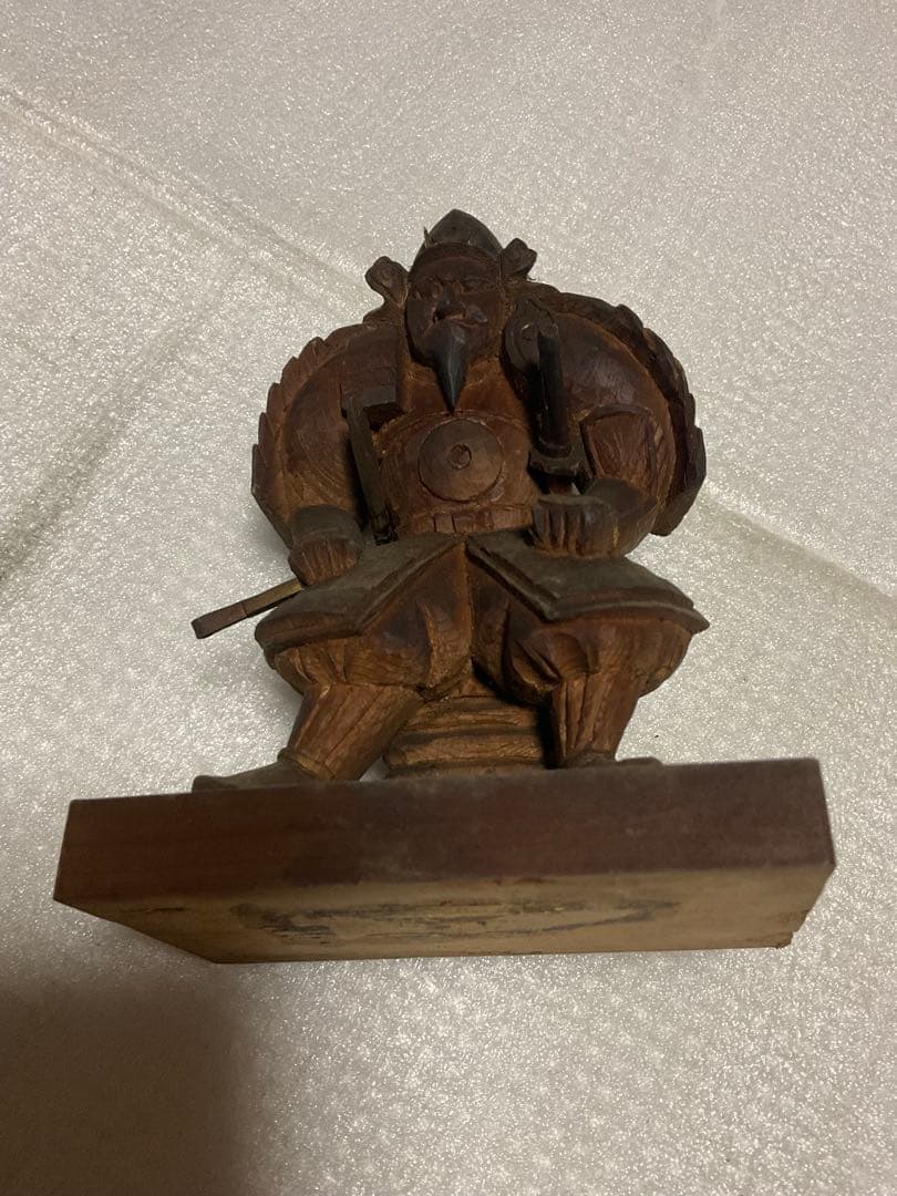 古武士の木彫り像【年代物アンティーク／岡山県加茂町にて仕入れ品】。