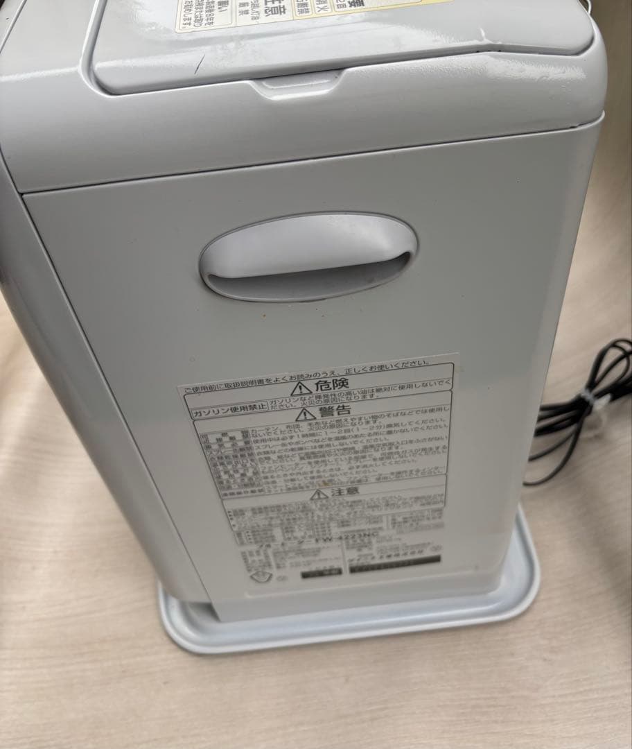 美品石油ファンヒーター FW−4223NC 2023年製