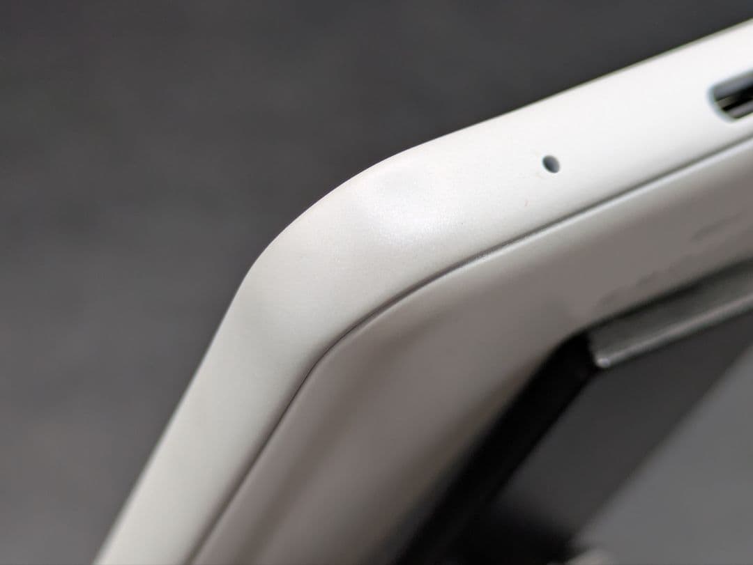 docomo F-51B スマートフォン本体 ホワイト