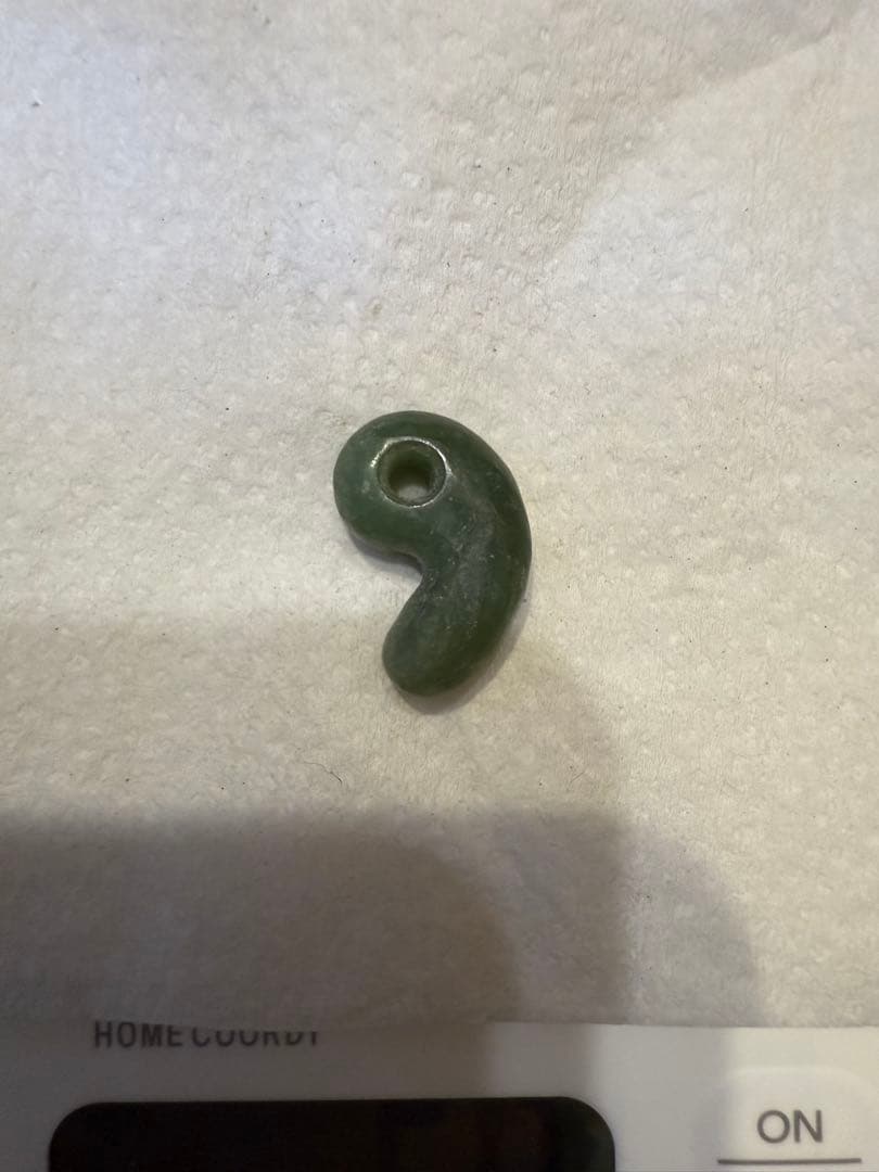 糸魚川産‼️勾玉‼️ご覧の通り説明不要の上クラス‼️青海の濃緑色ヒスイ‼️ロウカン‼️