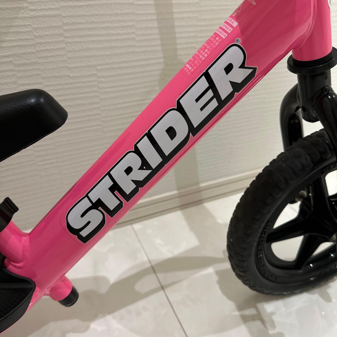 1日限定セール！！！ストライダースポーツピンク12インチ　ミニオンヘルメット付き