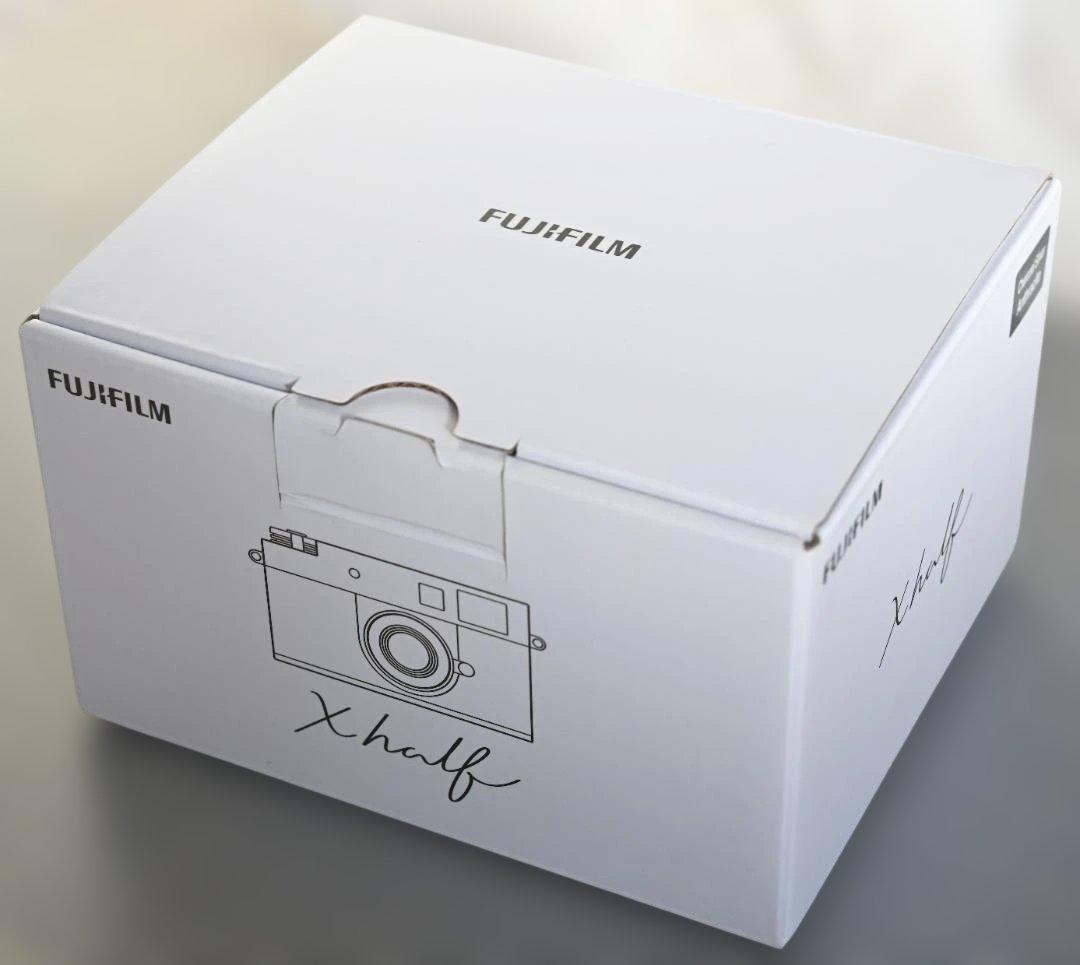 X half（FUJIFILM X-HF1）のチャコールシルバー