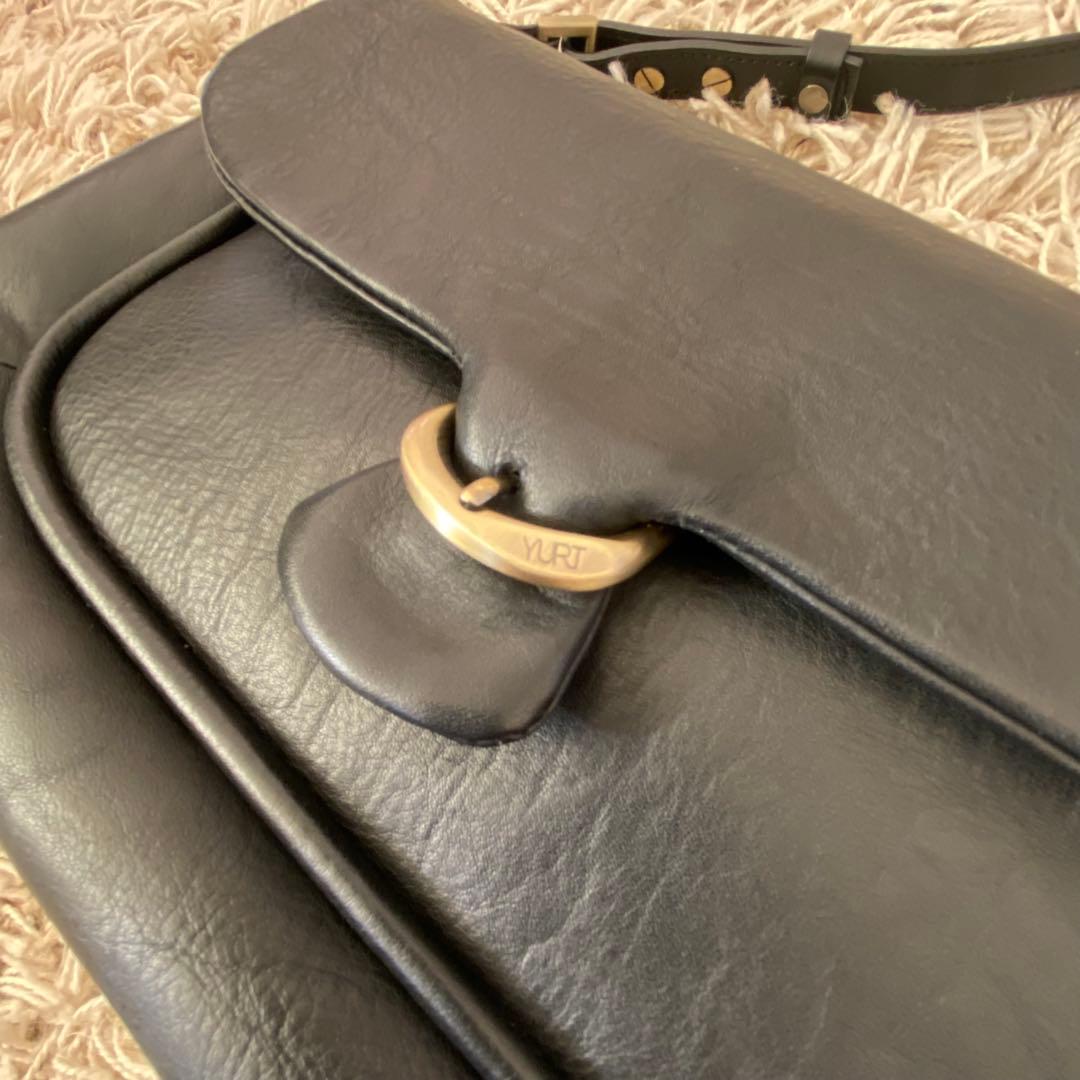 美品　ユルトYURT ブラック 韓国ブランド　黒 レザーショルダーバッグ