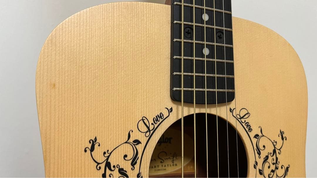 【セリア】Taylor Swift Baby T アコースティックギター