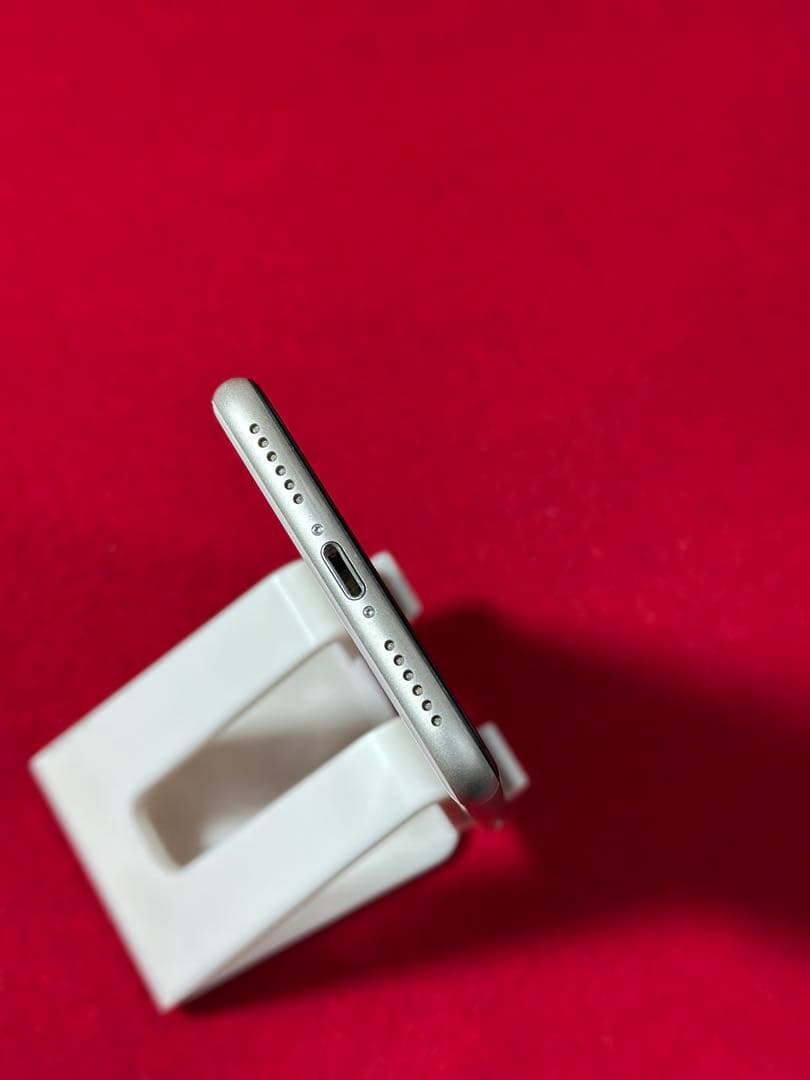 【2262】iPhone SE3第3世代スターライト 64GB simフリー