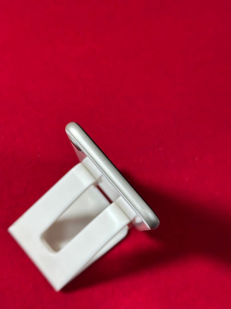 【2262】iPhone SE3第3世代スターライト 64GB simフリー