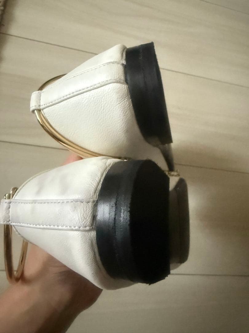 シャネル ホワイト/ブラック チェーン フラットシューズ　37