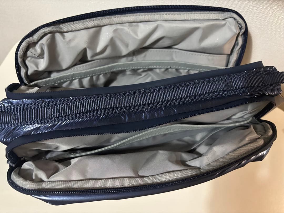 【新品未使用】トポロジー ボトルサコッシュラージ　ストラップ付