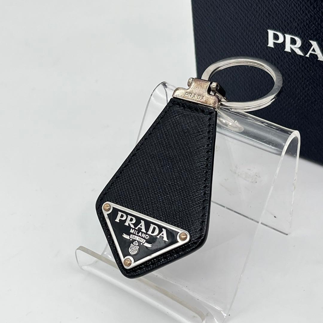 PRADA キーリング キーホルダー トライアングルロゴ サフィアーノレザー 黒