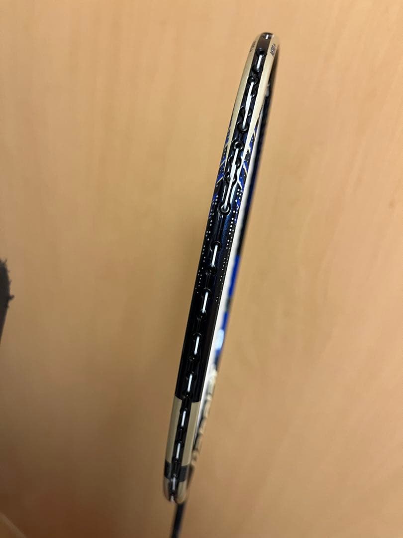 最新 ガット 張りたて！ バボラ バドミントン ラケット サテライト マスター