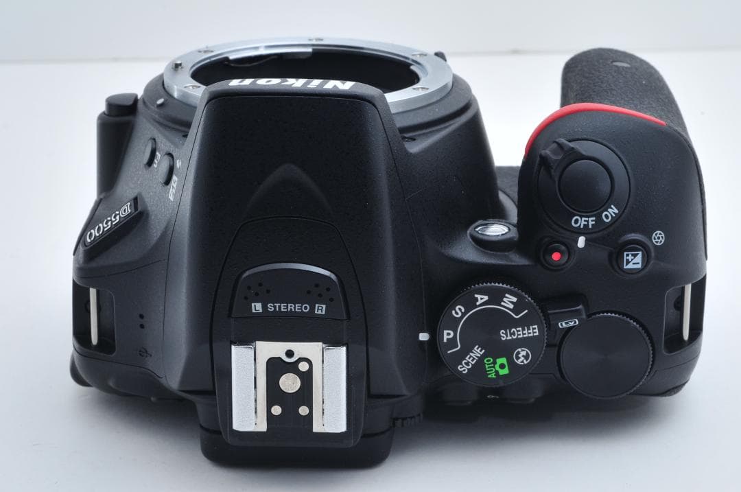 ■新品級■ ニコン Nikon D5500 ≪シャッター660回≫