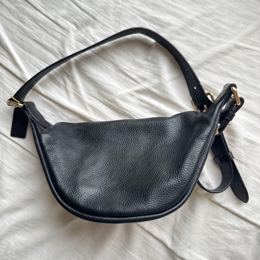 COACH ブラック レザー ボディバッグ