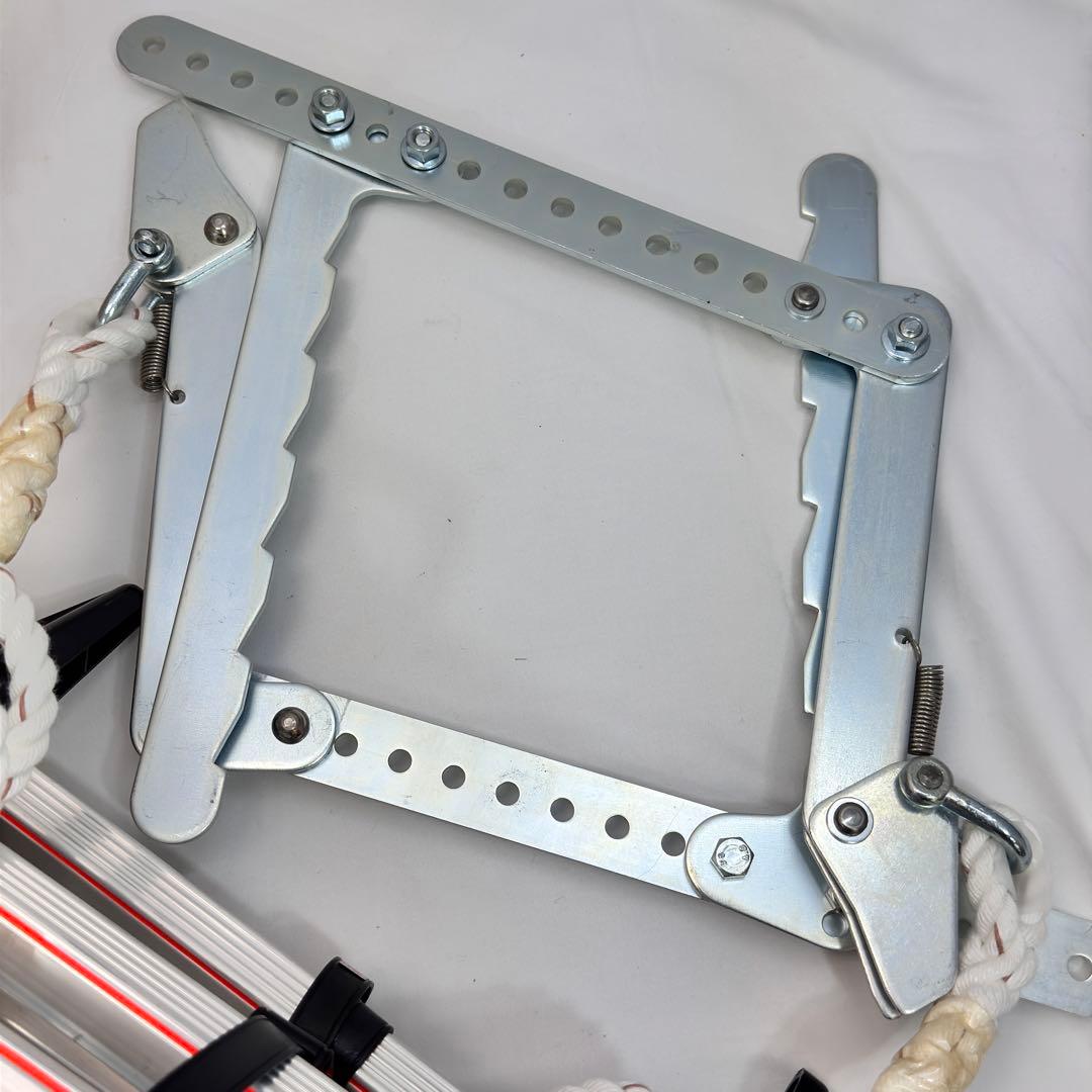 【開封未使用品】 サンコー 蛍光避難はしご(窓枠用) AP-4 2階用