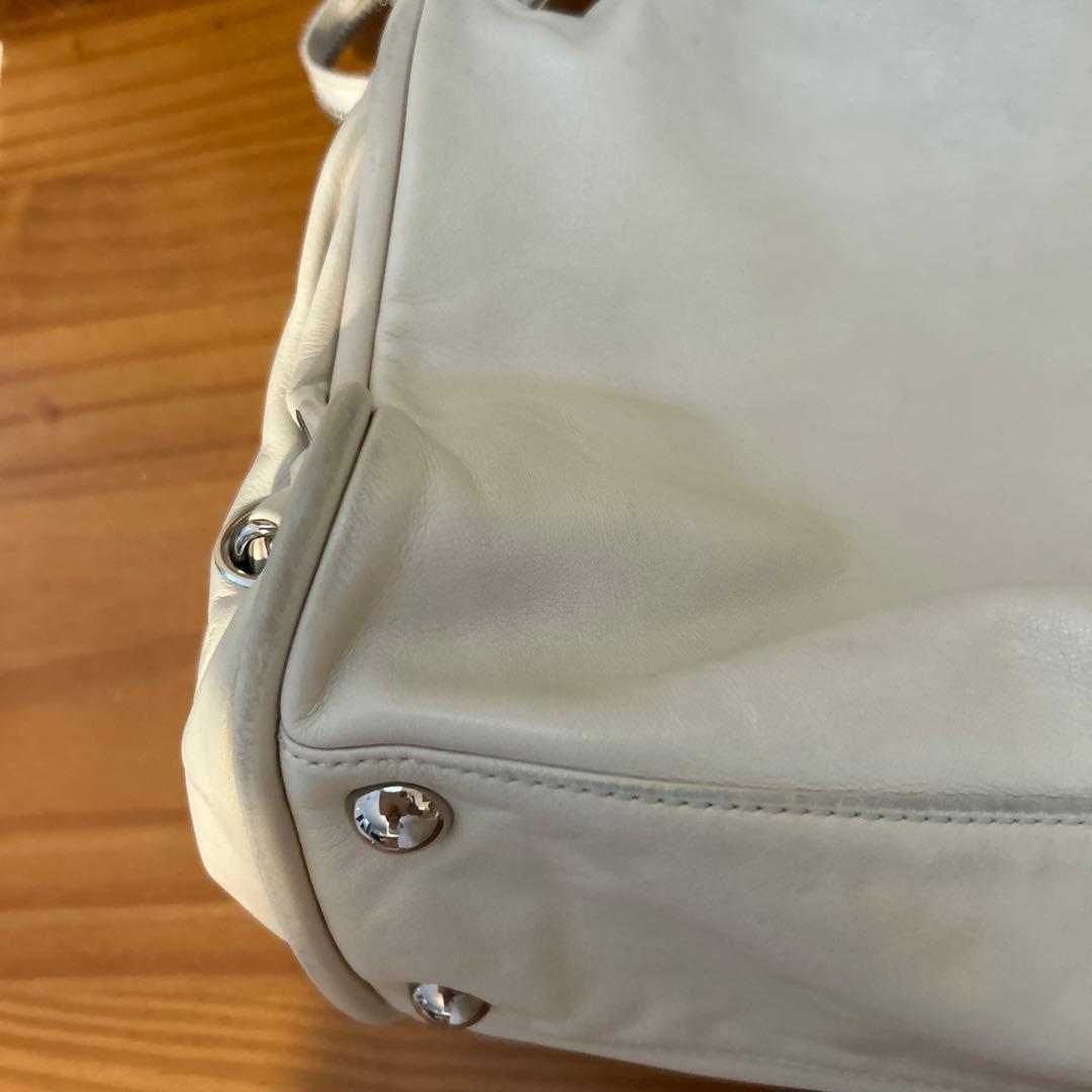 CHANEL ホワイトレザー ショルダーバッグ