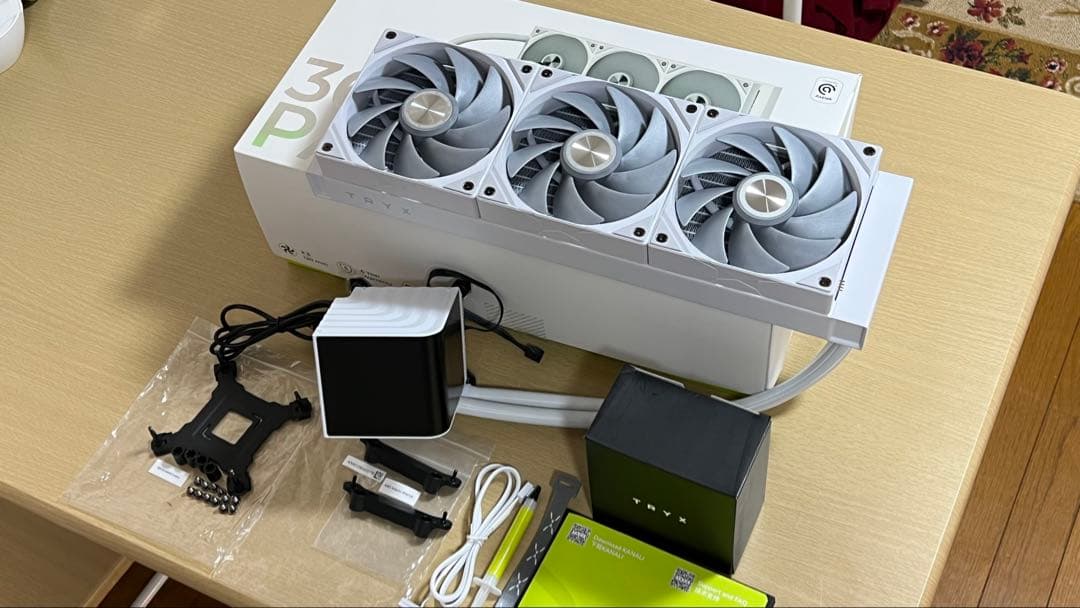 TRYX Panorama 360 ホワイト 6.5インチ AMOLEDクリーン