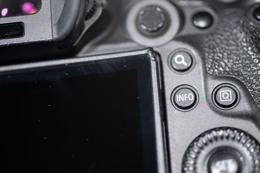 Canon EOS R5 本体　キズあり　バッテリーとチャージャーなし